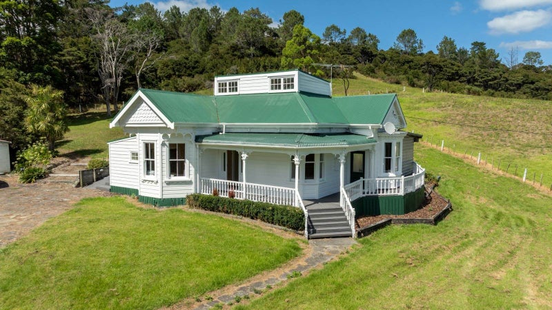 24 Mudgeways Road, Massey, Auckland - Carousel 1