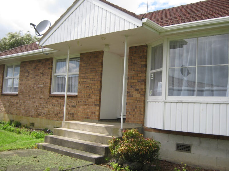 14 Lindis Place, Mangere Bridge, Auckland - Carousel 1