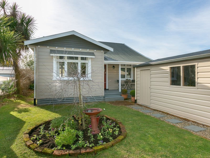 15 Atiawa Street, Glen Avon, New Plymouth - Carousel 1