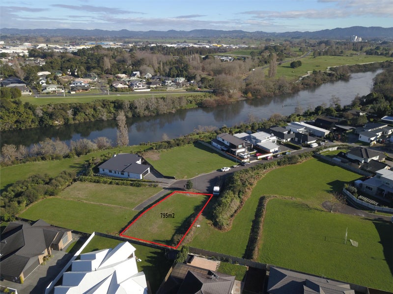 15 Riverside Lane, Flagstaff, Hamilton - Carousel 1