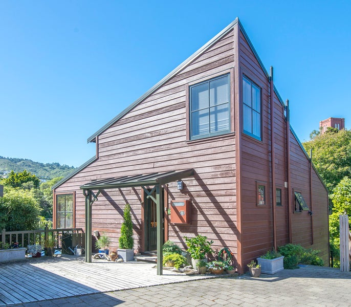 13 Waikowhai Street, Ngaio, Wellington - Carousel 1