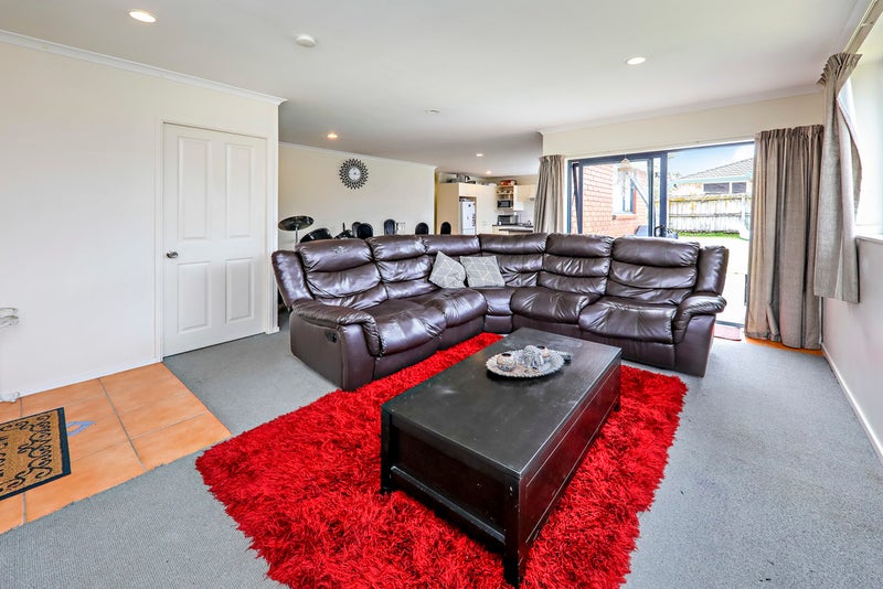 27 Glenveagh Park Drive, Weymouth, Auckland - Carousel 2