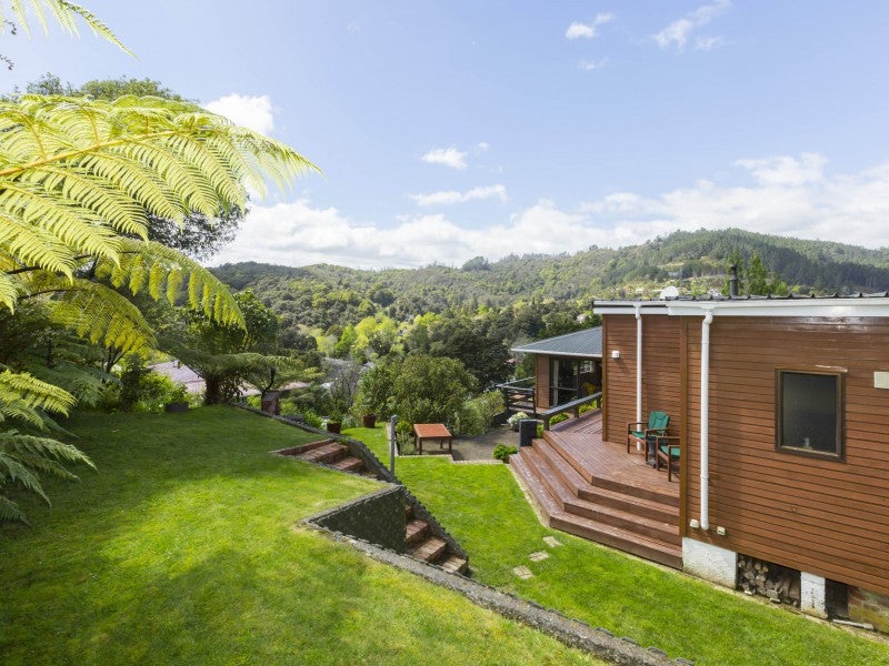 10 Wyndham Road, Pinehaven, Upper Hutt - Carousel 2