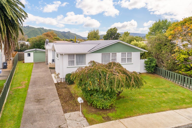 8 Snell Grove, Clouston Park, Upper Hutt - Carousel 1