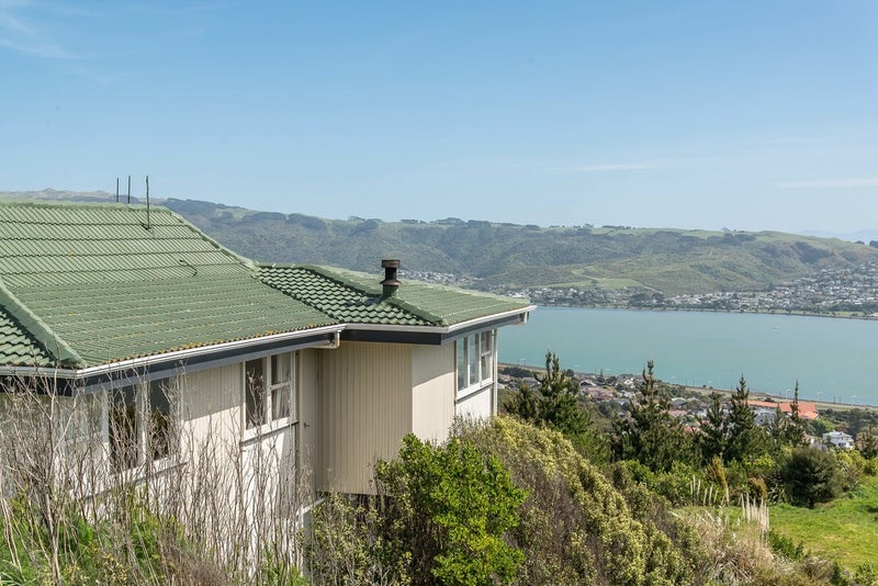 19 Almora View, Ascot Park, Porirua - Carousel 1