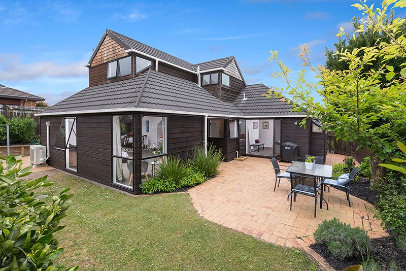 1/30 Eastridge Court, Northpark, Auckland - Carousel 1