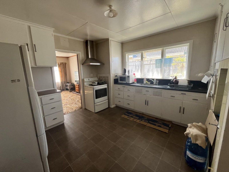 14 Burton Avenue, Whanganui East, Whanganui - Carousel 2