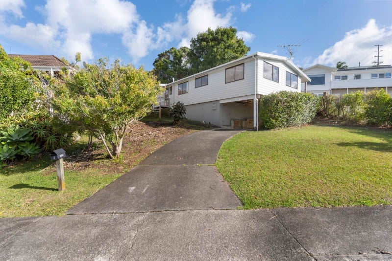 6 Remus Place, Totara Vale, Auckland - Carousel 1