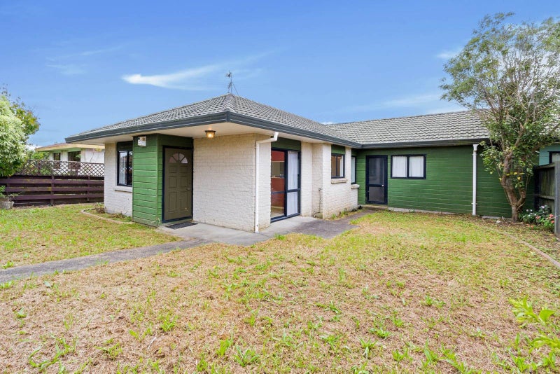 1/77 Hutchinson Avenue, New Lynn, Auckland - Carousel 1