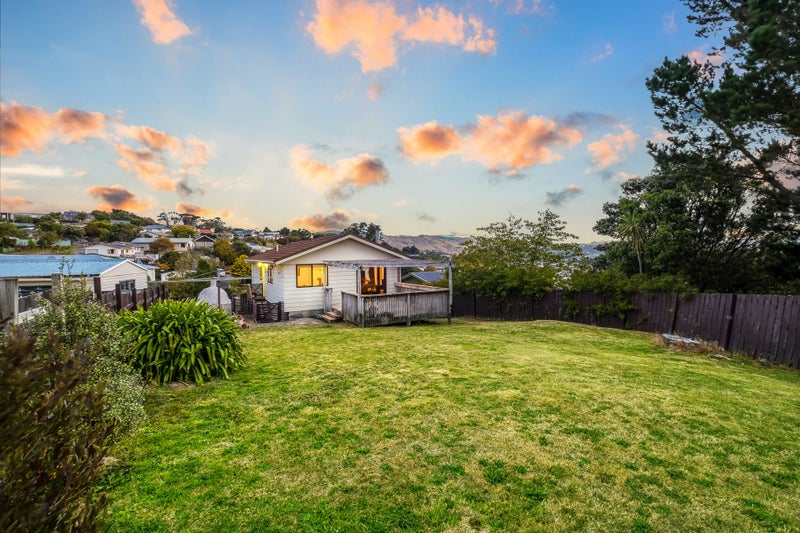 4 Gaff Place, Whitby, Porirua - Carousel 2