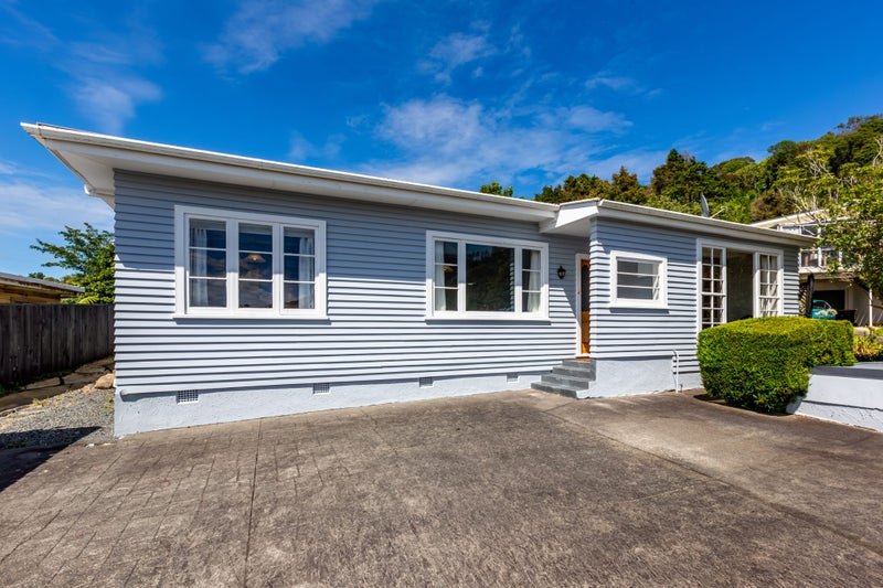 18 Chester Road, Tawa, Wellington - Carousel 1
