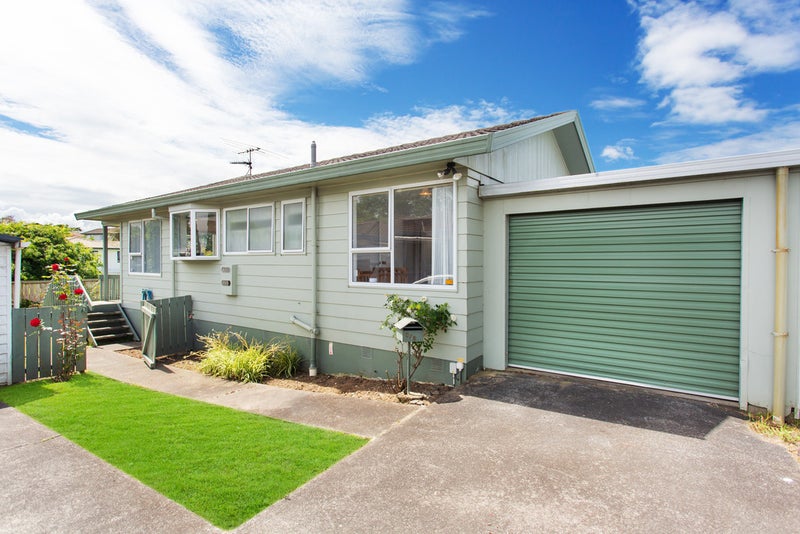 3/5 Myna Place, Clendon Park, Manukau - Carousel 1