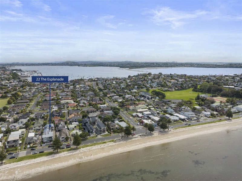 22 The Esplanade, Eastern Beach, Auckland - Carousel 35