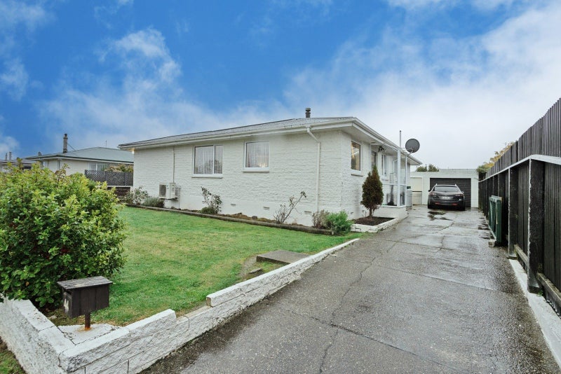 44 Lothian Crescent, Strathern, Invercargill - Carousel 1