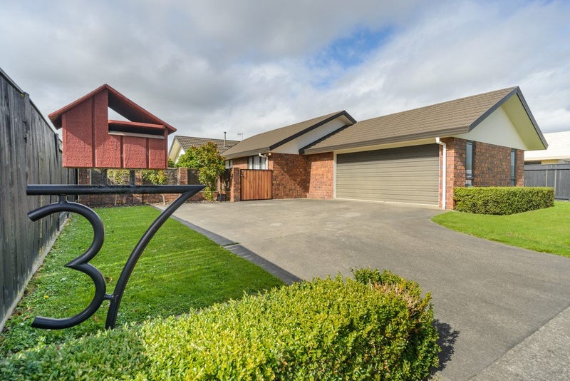 37 Branigan Parade, Kelvin Grove, Palmerston North - Carousel 1
