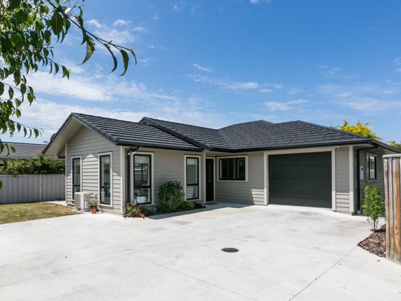 14 Warwick Crescent, Taradale, Napier - Carousel 1