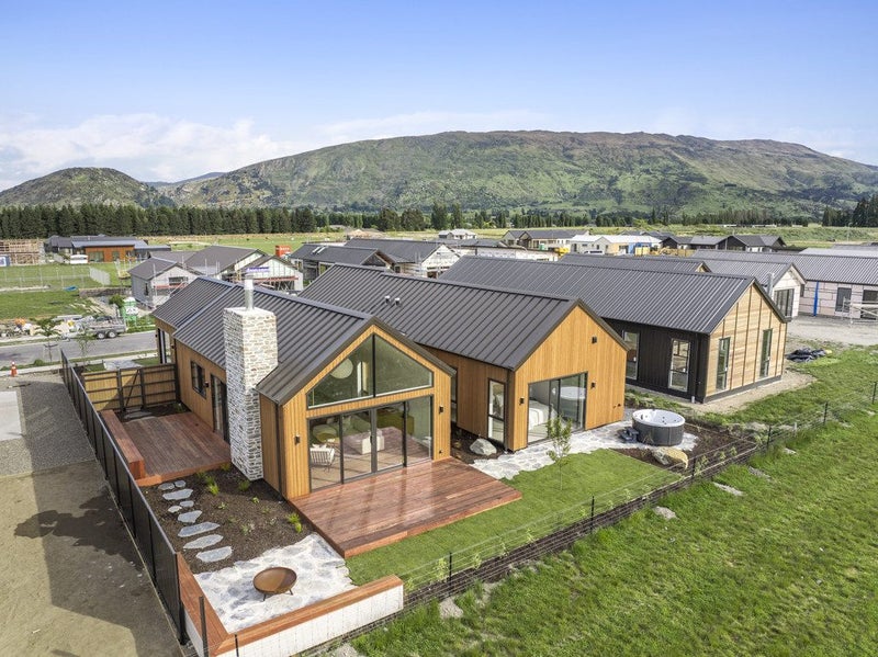 15 Packer Road, WANAKA - Carousel 28