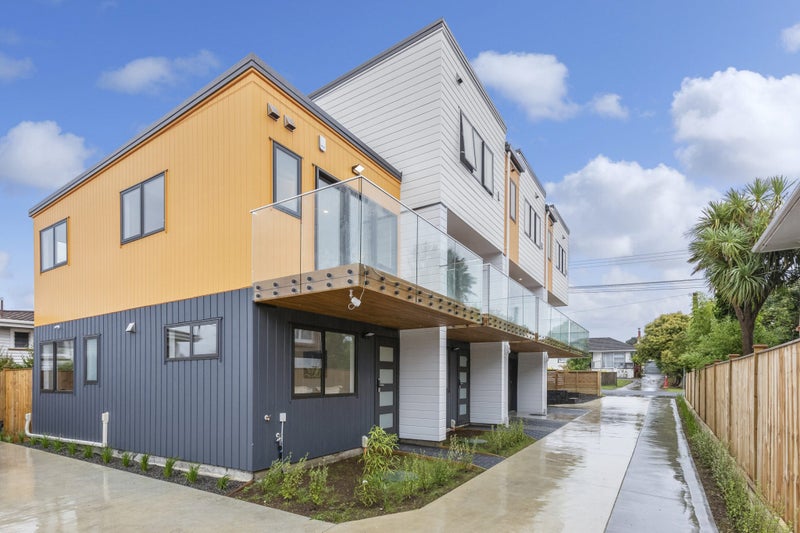 1/30 Woodford Avenue, Henderson, Auckland - Carousel 1