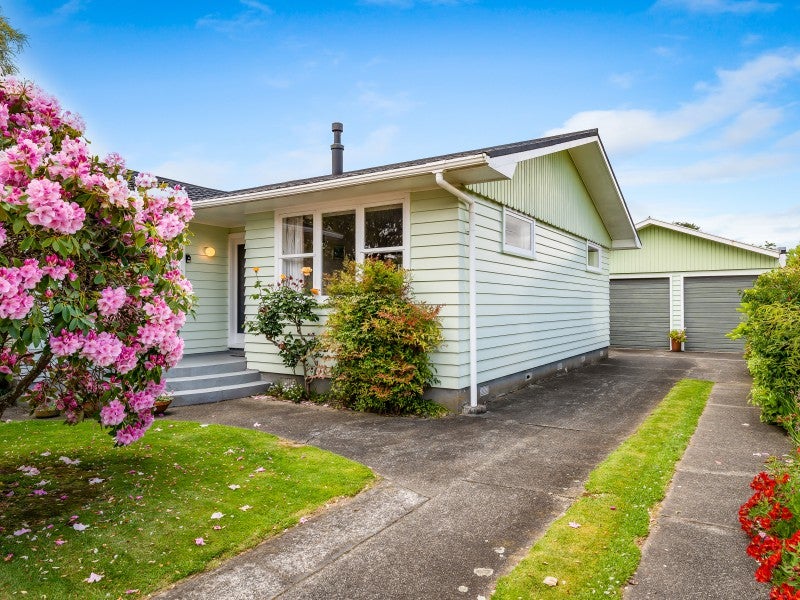 21 Longfellow Street, Trentham, Upper Hutt - Carousel 2