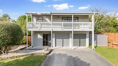 10 Photinia Place, Botany Downs, Auckland - Carousel 1