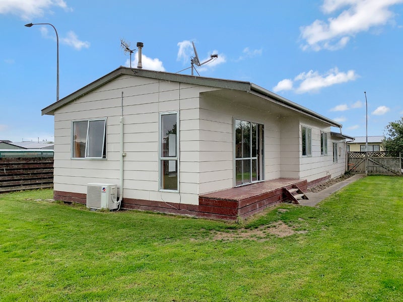 2 Dahlstrom Grove, Kelvin Grove, Palmerston North - Carousel 1