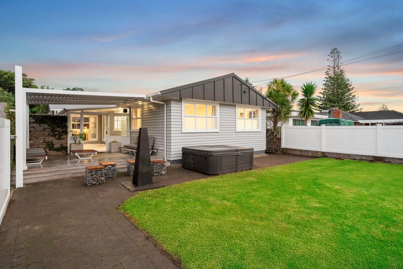 1/44 Millen Avenue, Pakuranga, Auckland - Carousel 1