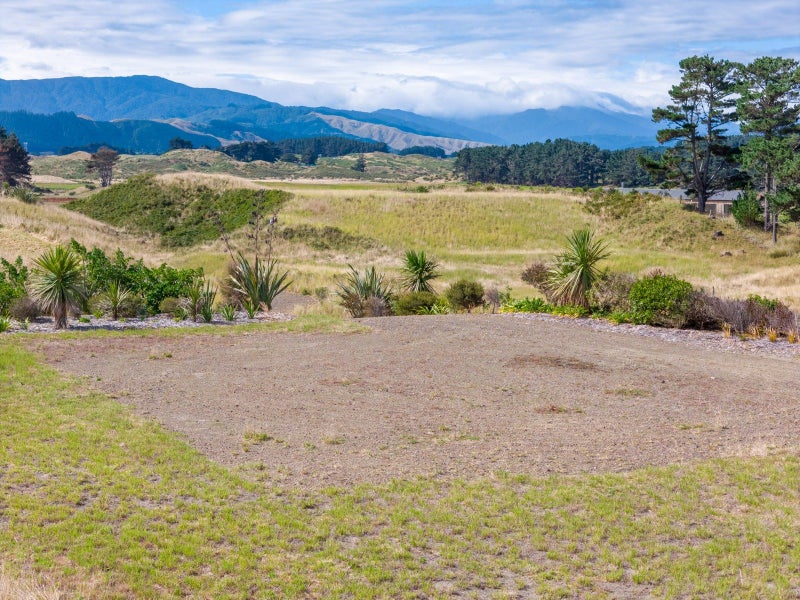 55 Reay MacKay Grove, Waikawa Beach, Manakau - Carousel 5