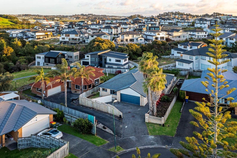 11 Buncrana Place, Pinehill, Auckland - Carousel 2