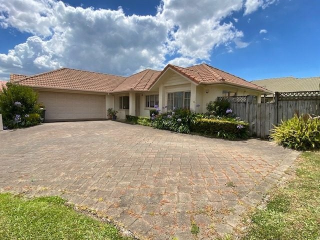 14 Tolben Place, Golflands, Auckland - Carousel 2