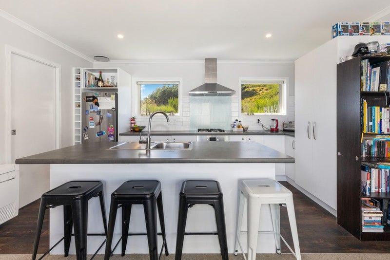 11 Cirrus Close, Newlands, Wellington - Carousel 2