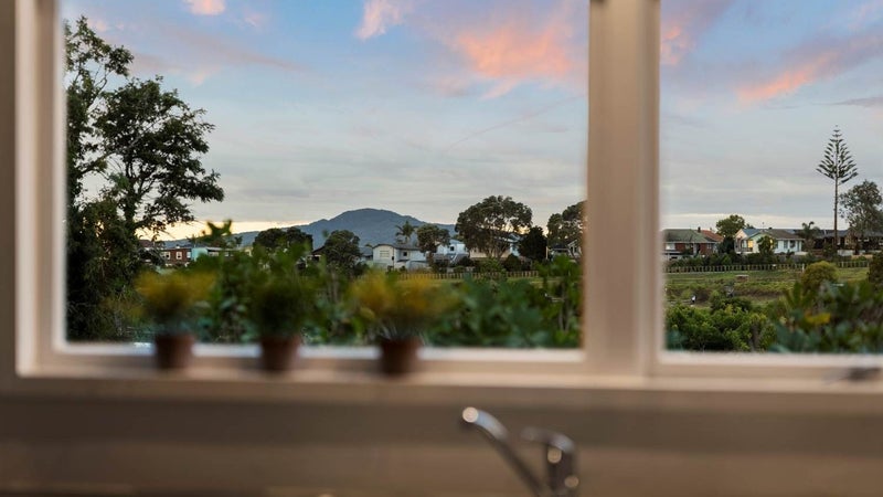 4 Keretene Place, Meadowbank, Auckland - Carousel 1