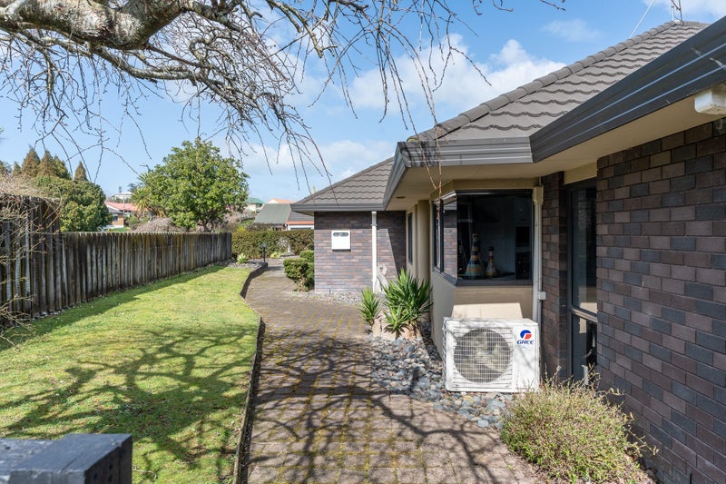 12 Sunny Dale, Western Heights, Hamilton - Carousel 17