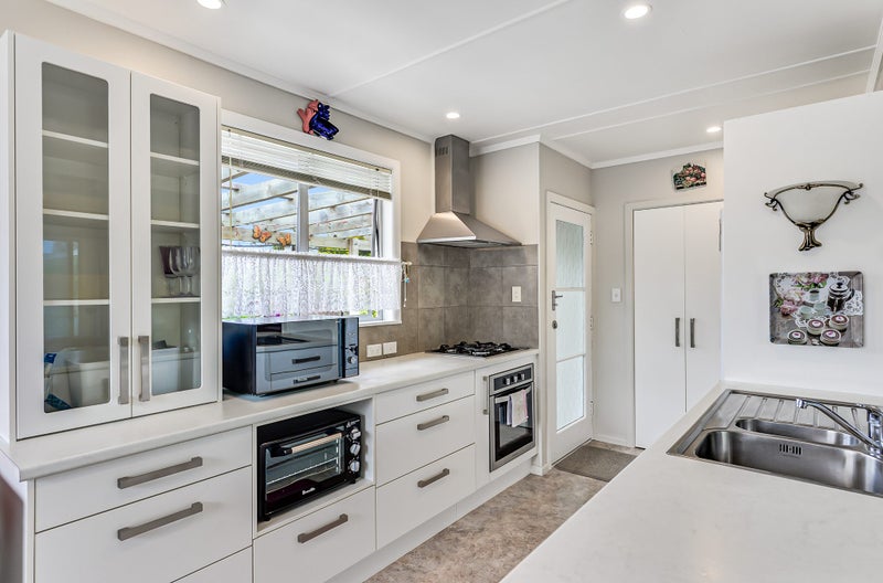 27 Yvonne Street, Melville, Hamilton - Carousel 1