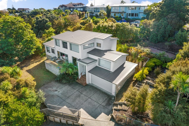 4 Beauvoir Avenue, Matakatia, Whangaparaoa - Carousel 1