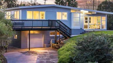 27 Cyclarama Crescent, Massey, Auckland - Carousel 1