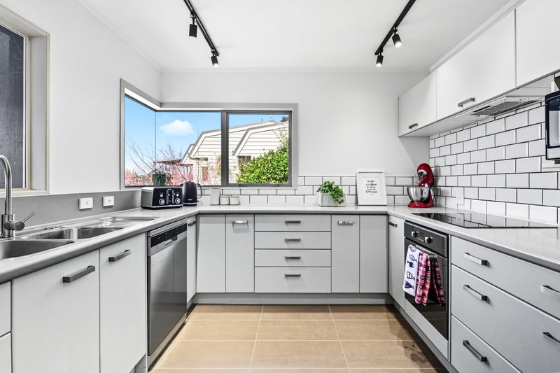 31B Awatere Avenue, Beerescourt, Hamilton - Carousel 2