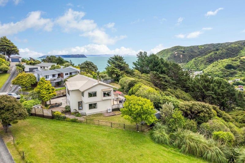 76 Gordon Road, Plimmerton, Porirua - Carousel 1