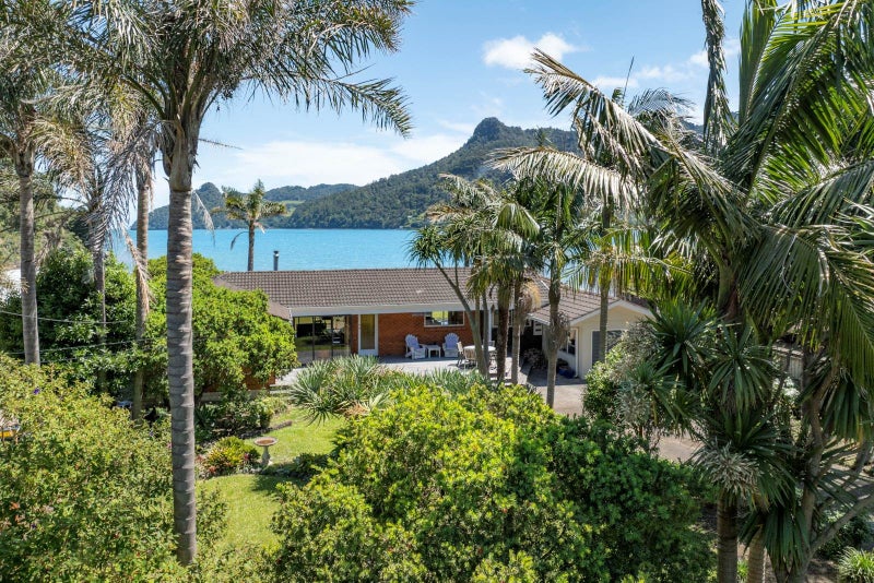 13 Foster Avenue, Huia, Auckland - Carousel 1