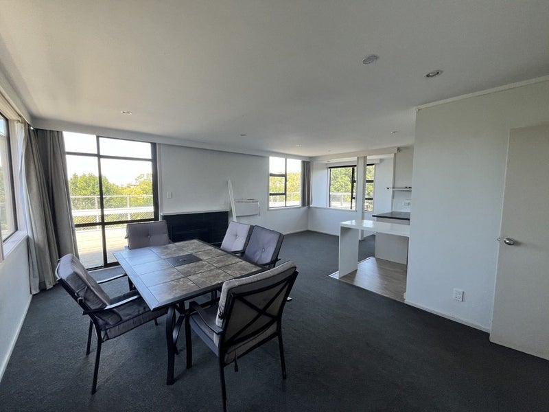 10 Peter Terrace, Castor Bay, Auckland - Carousel 1