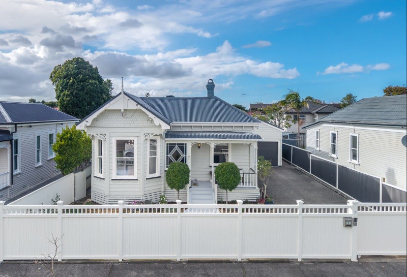 7 Sunnyvale Road, Greenlane, Auckland - Carousel 1