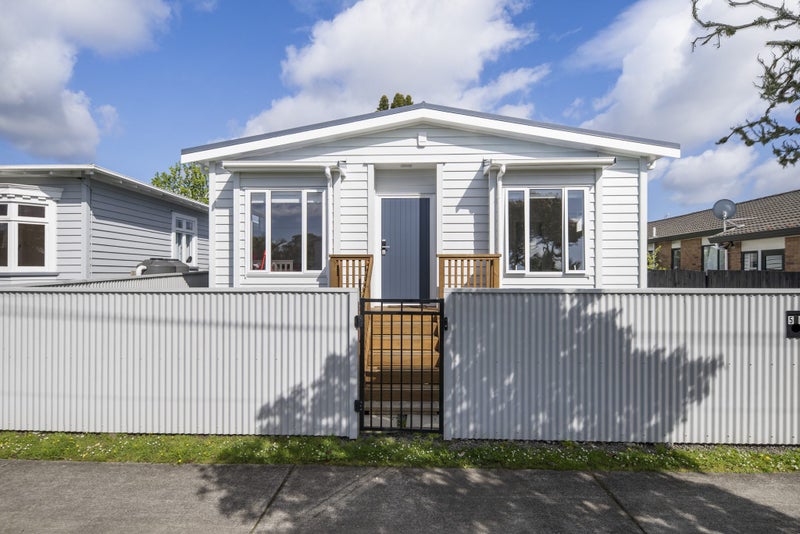 5C Hinekohu Street, New Lynn, Auckland - Carousel 1