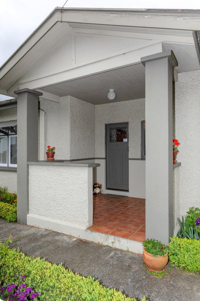75 Paynters Avenue, Strandon, New Plymouth - Carousel 2