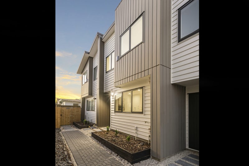 10/25 Vodanovich Road, Te Atatu South, Auckland - Carousel 1