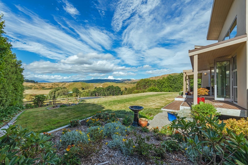 38 Oram Drive, Turitea, Palmerston North - Carousel 2