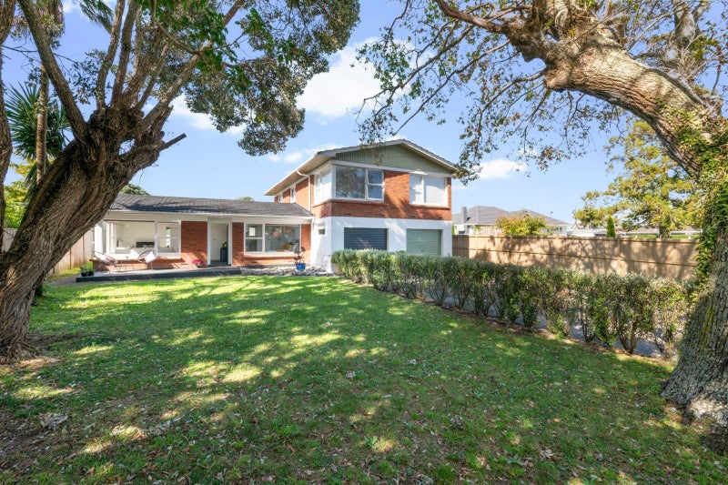 1/36 Shakespeare Road, Milford, Auckland - Carousel 2