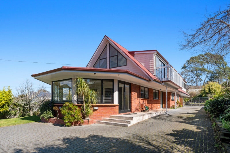 87 Grand Vue Road, Kawaha Point, Rotorua - Carousel 1