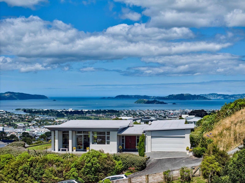 11 Winifred Way, Belmont, Lower Hutt - Carousel 2