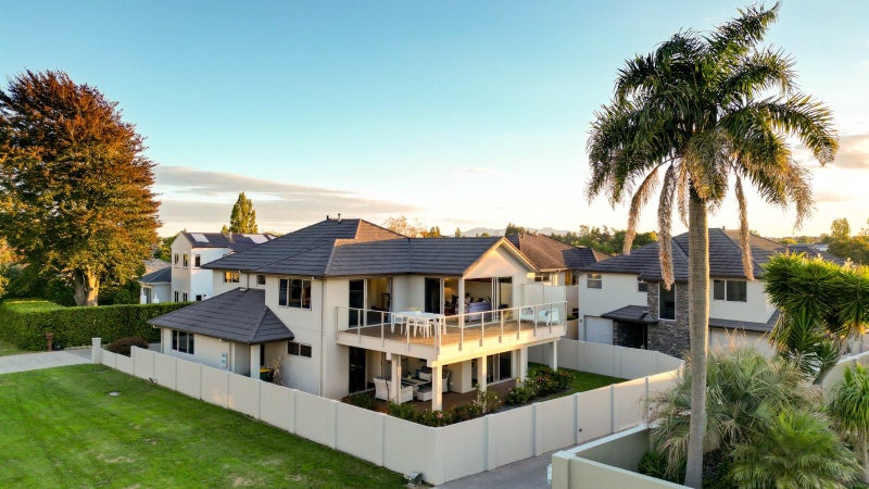 21 Dalethorpe Avenue, Fairfield, Hamilton - Carousel 1