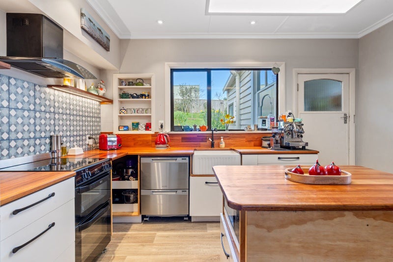 26 Merchiston Street, Andersons Bay, Dunedin - Carousel 1