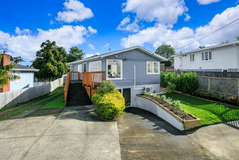 1/8 Varlene Terrace, Forrest Hill, Auckland - Carousel 1